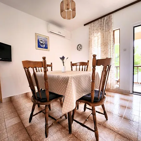Appartement Mirka *